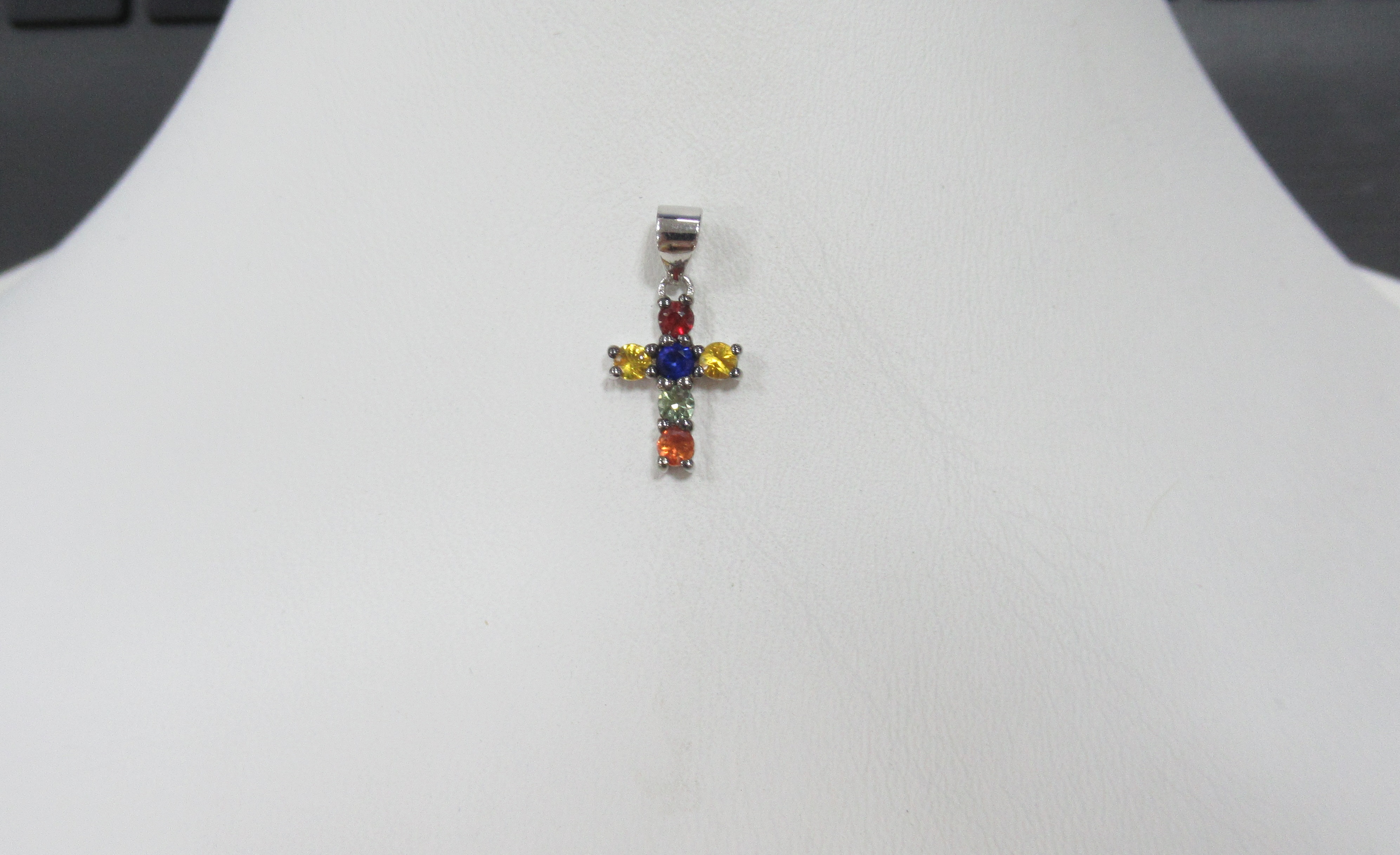 Серебряная подвеска-крест с мультисапфирами